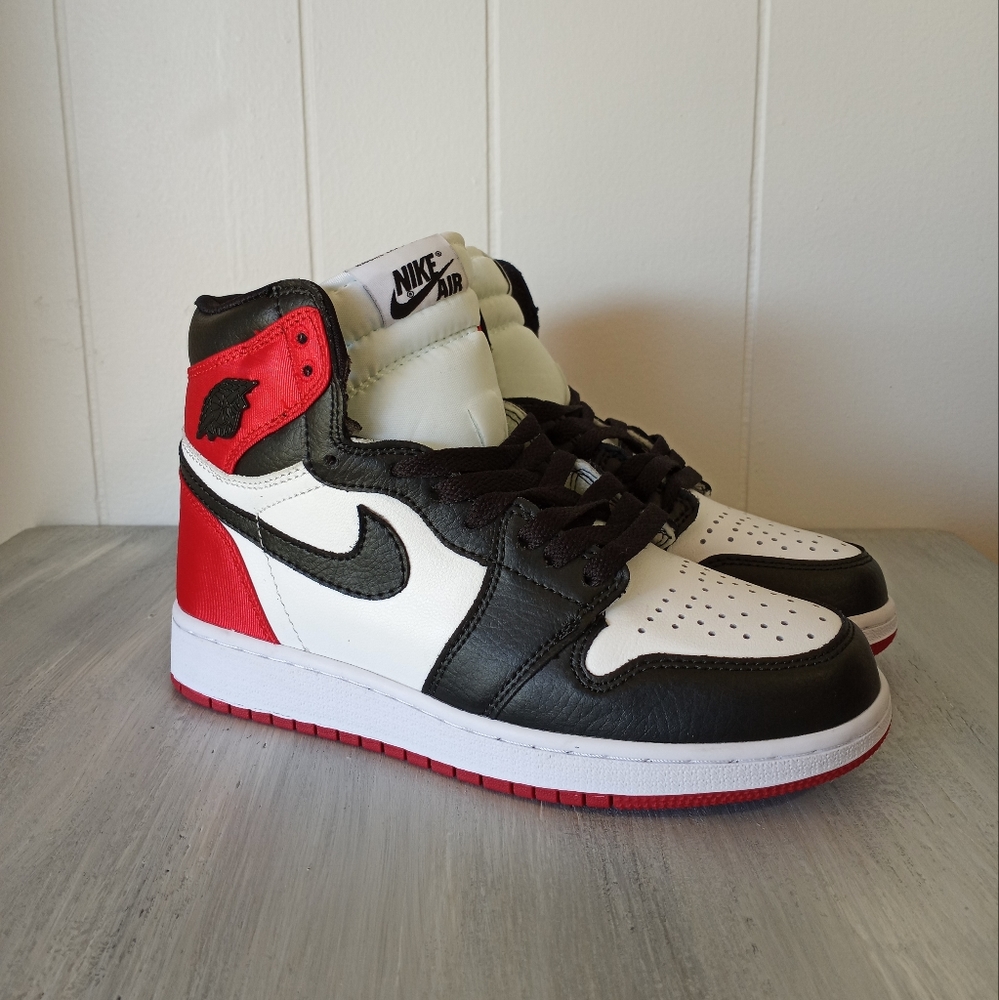 Jordan 1 Retro High Satin Black Toe 2019 Women's Size 6 - Picture 1 of 15